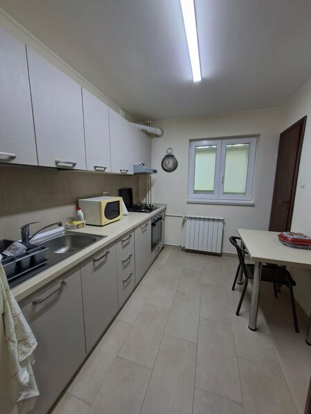 Obor Colentina, Teiul Doamnei, langa Sectia 7 Politie.