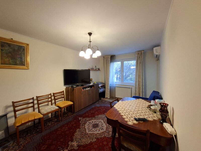 Obor Colentina, Teiul Doamnei, langa Sectia 7 Politie.