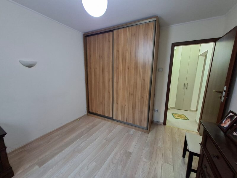 Obor Colentina, Teiul Doamnei, langa Sectia 7 Politie.