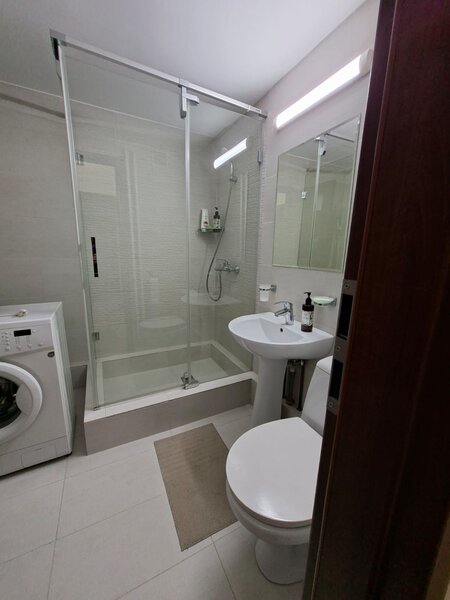 Obor Colentina, Teiul Doamnei, langa Sectia 7 Politie.